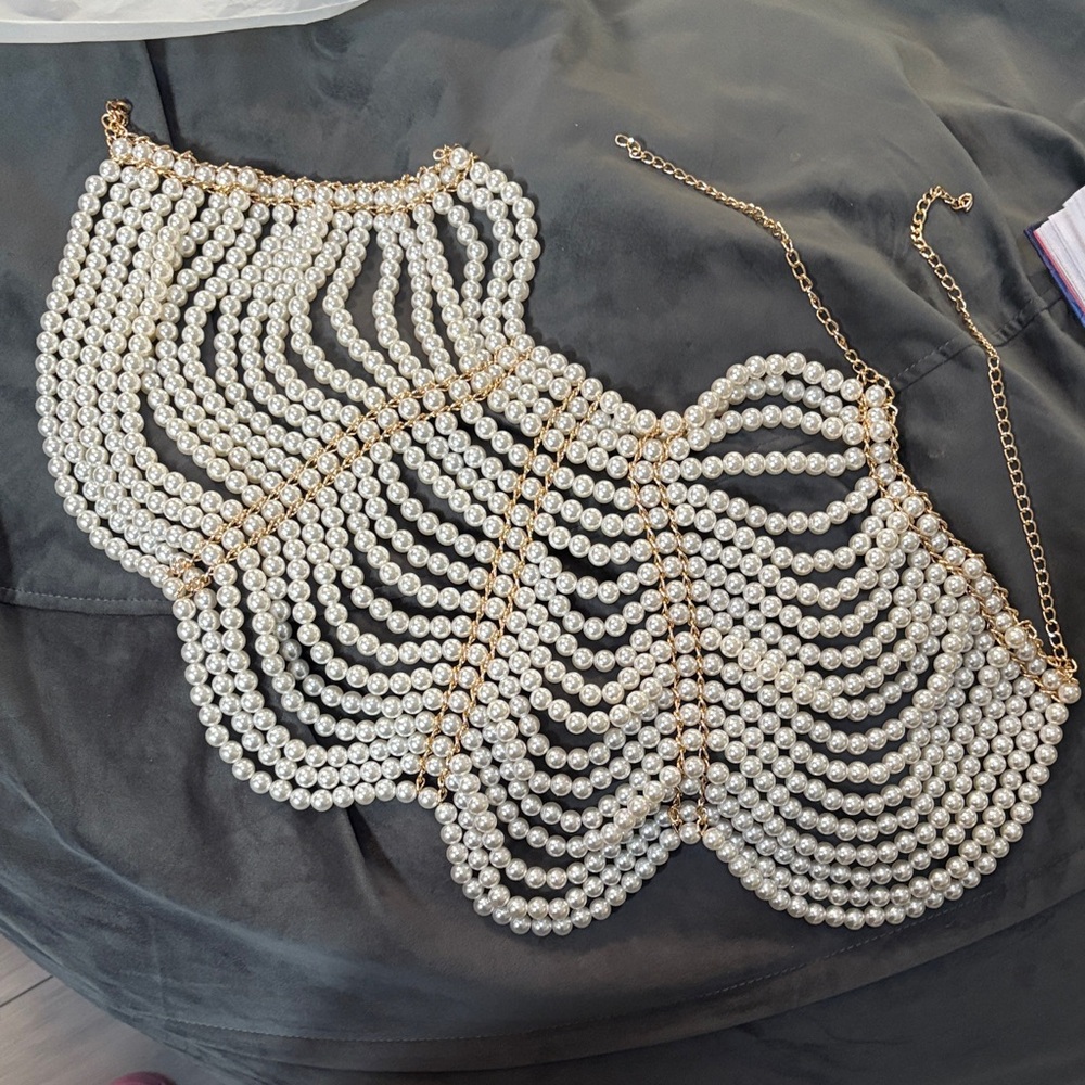 Elegant Pearl Beaded Capelet - Picture 5 of 6